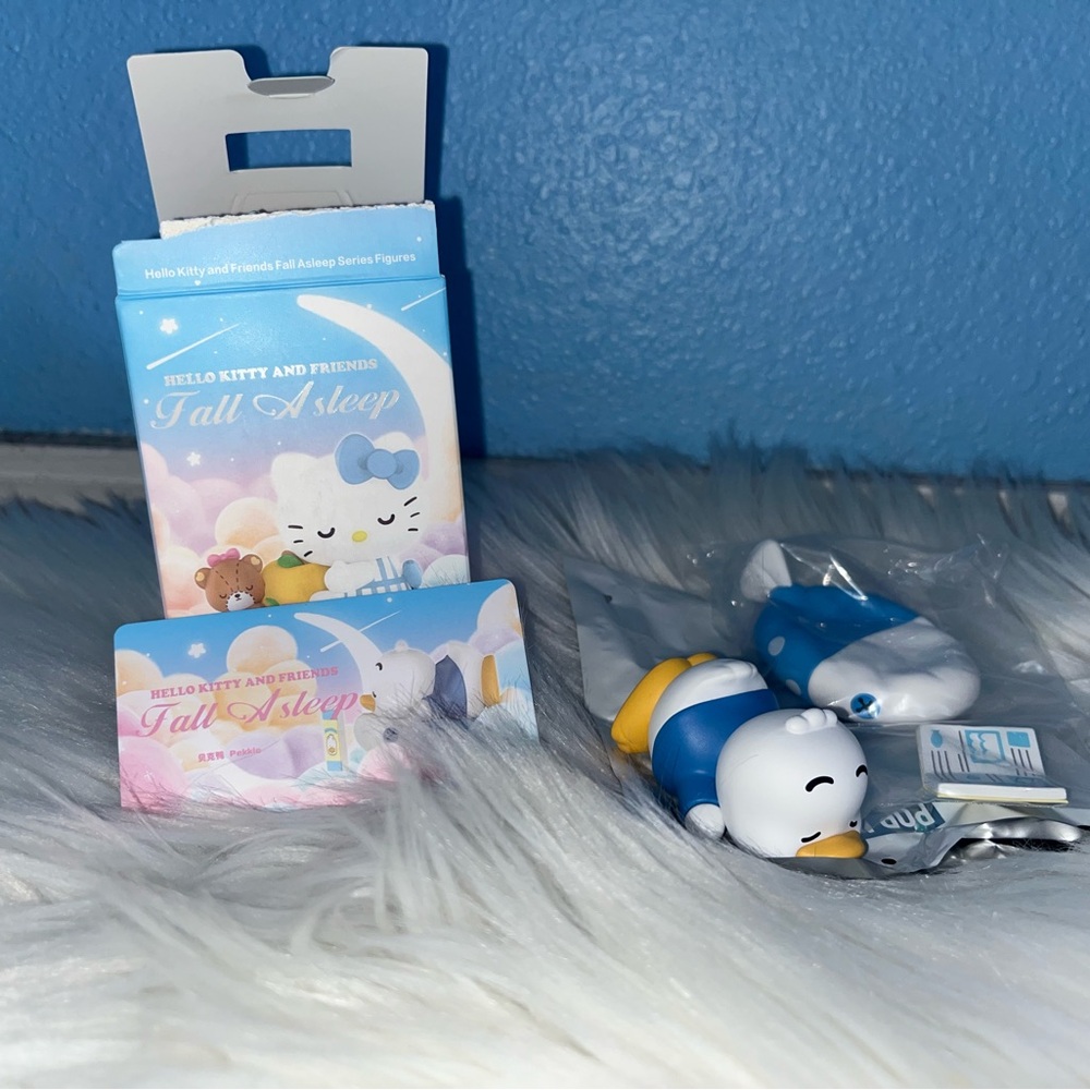 Hello Kitty and Friends Fall Asleep Figure Pekkle